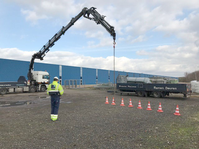 Autolaadkraan en werkmaterieel